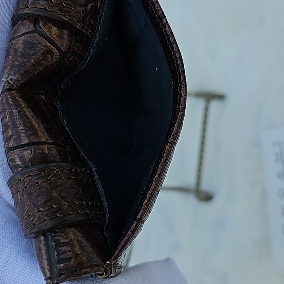 NWT Mondani Leather Trifold - Picture 6 of 8